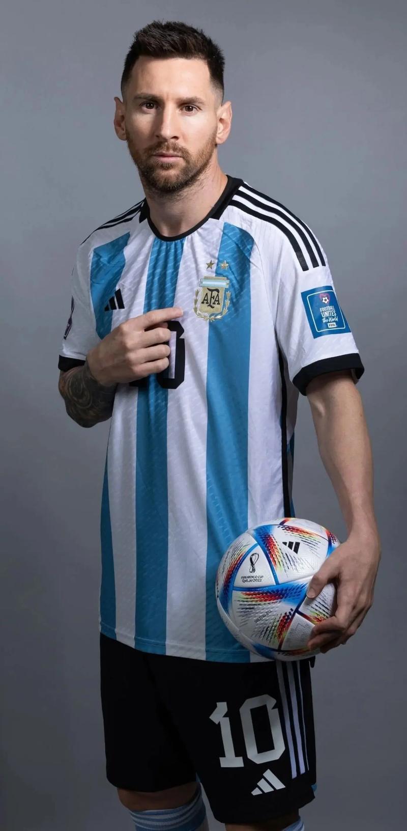 国足世预赛名单公布，新老结合备战