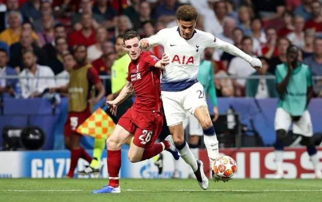 全国雪地橄榄球公开赛开赛 800余名运动员齐聚冰城