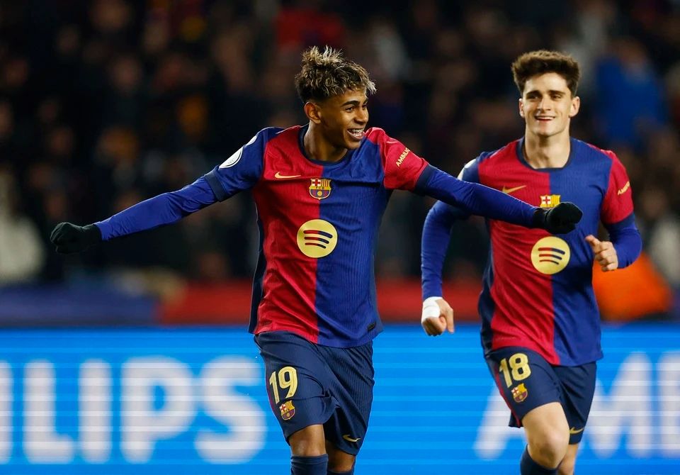 [中超]中超联赛重燃战火 上海申花赢得榜首大战独自领跑